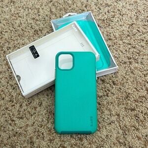 LAUT iPhone 11 Pro Max phone case
Color: Teal
Condition: Great
Lightly Used